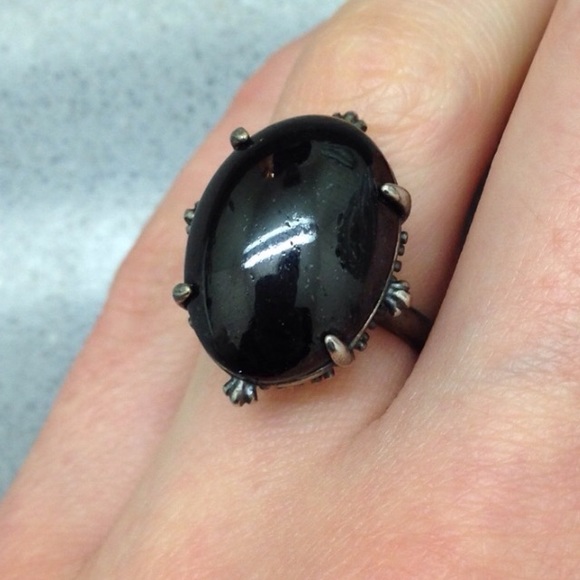 Jewelry - SALE!🔥Garnet Oxidized Silver Ring